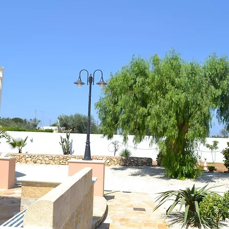 Tenuta Arate לינה וארוחת בוקר גאליפולי