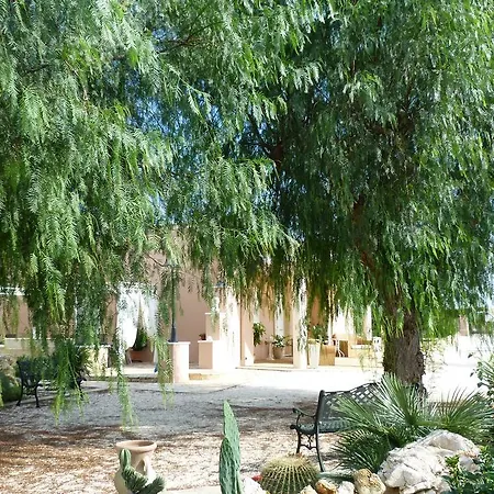 לינה וארוחת בוקר Tenuta Arate 3*